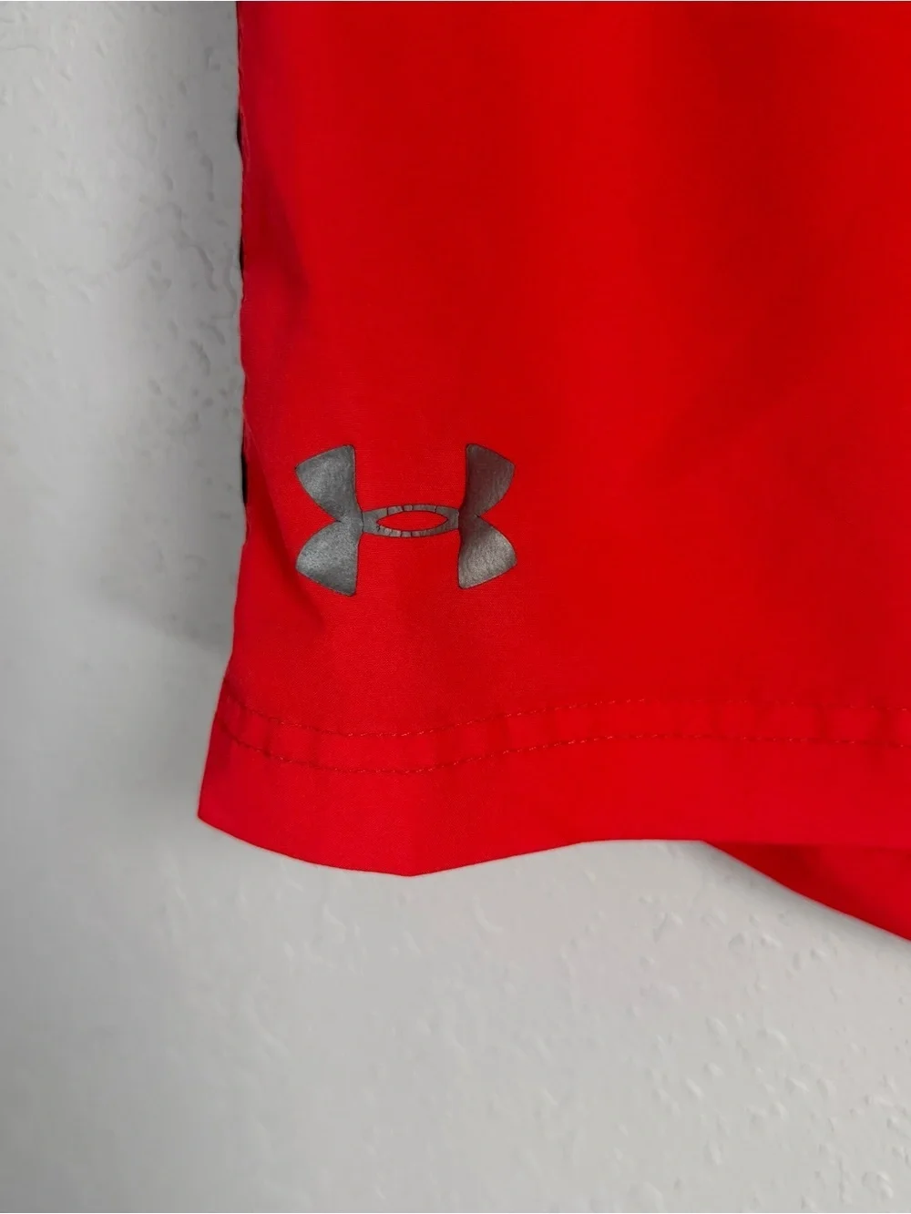 Men’s Red Under Armour Lightweight Activewear Running Workout Athletic Shorts